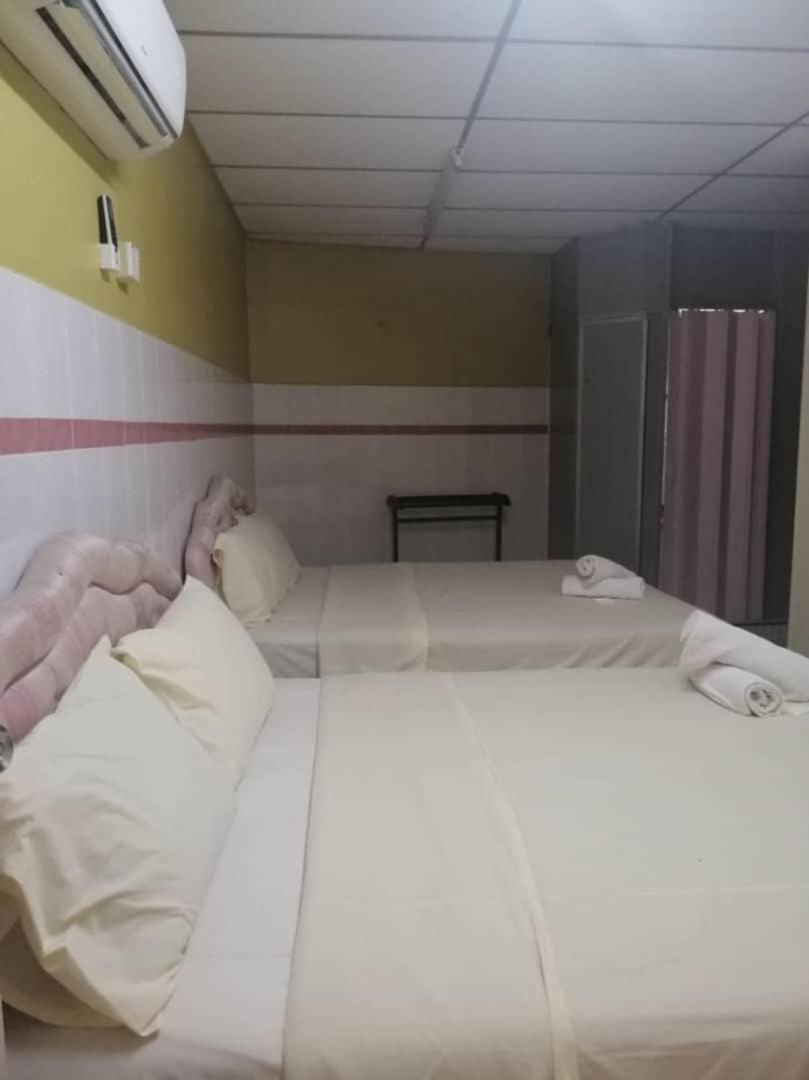 White Hotel Малакка Экстерьер фото